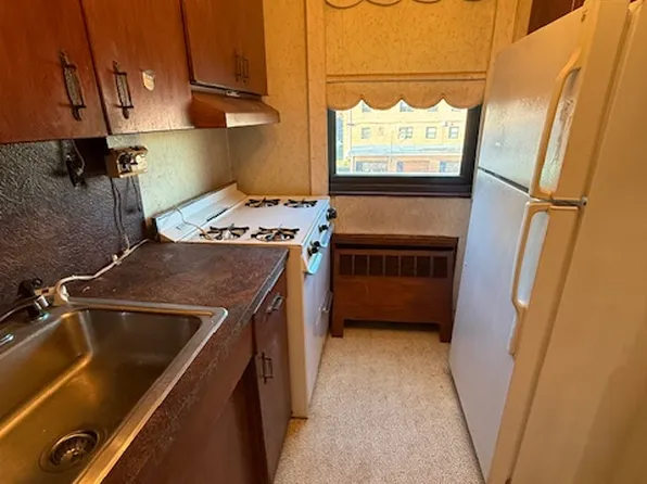 81-09 156th Avenue image 7 of 14