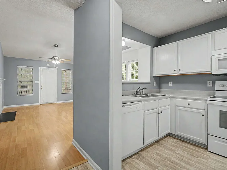 5812 Gentle Wind Dr — Photo 10