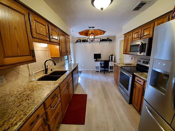 5th image of 2136 Goldfinch Dr