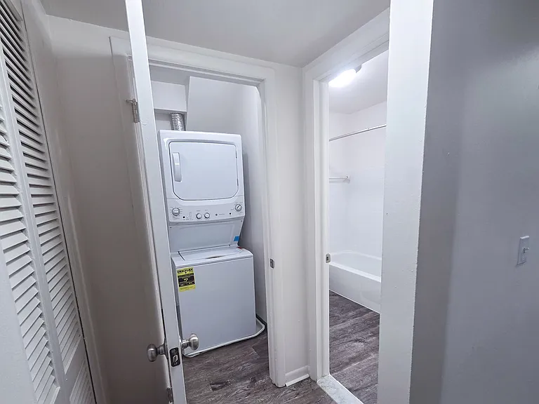 Imperial North Apartment Homes — Photo 16