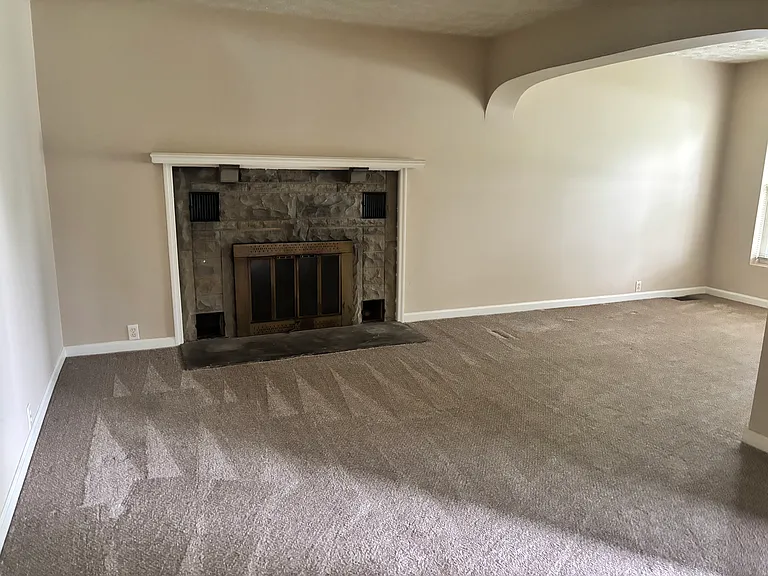 860 N Detroit St — Photo 6