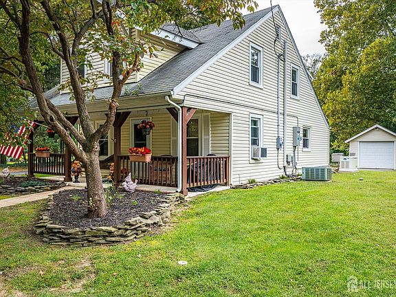 3rd image of 62 Taylors Mills Rd