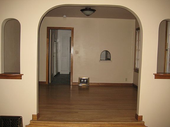 3rd image of 733 E Kensington Ave