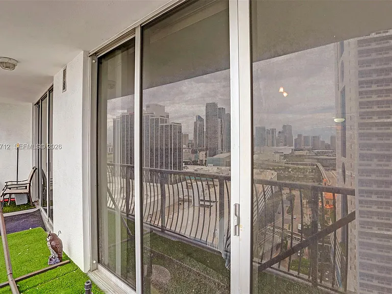 1750 N Bayshore Dr #2206 — Photo 26