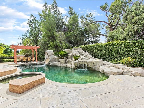 2nd image of 4354 Hunt Club Ln
