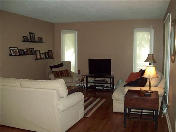 2nd image of 4555 Bunker Hill Dr