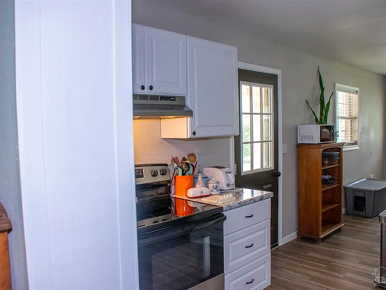5357 Locklin Ave — Photo 17