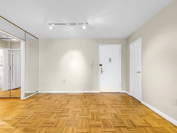 5th image of 70-20 108th St APT 3T