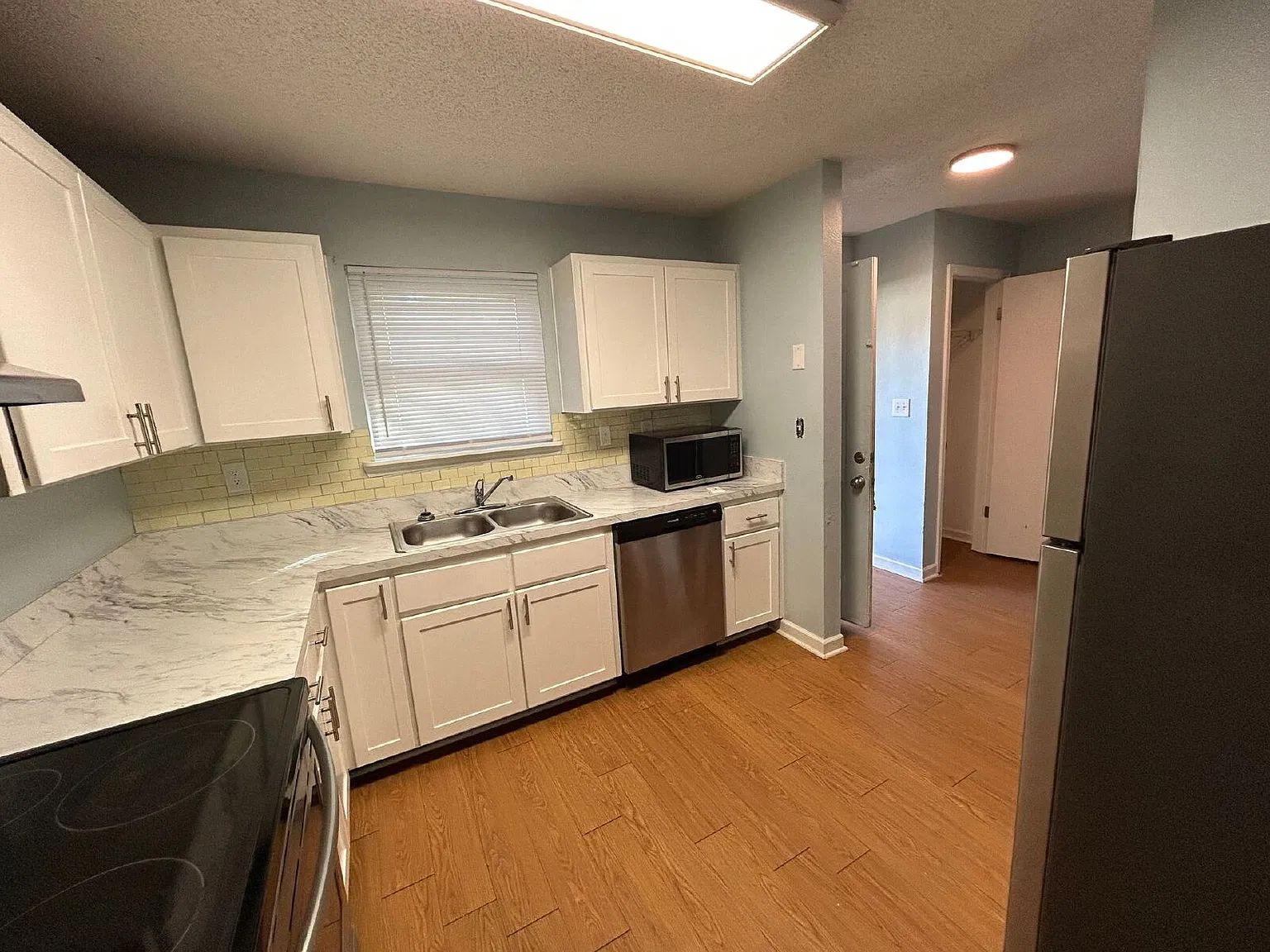 2 bed, 1.0 bath, 1178 sqft, $1,200 — Photo 2