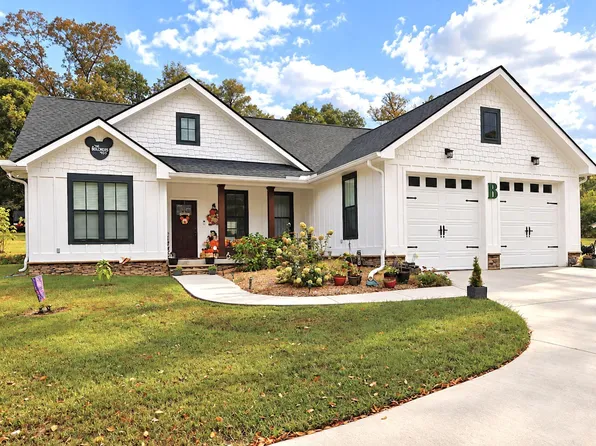 4709 Woodland Dr, Ooltewah, TN 37363