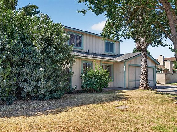 3rd image of 824 Saint Helena Pl