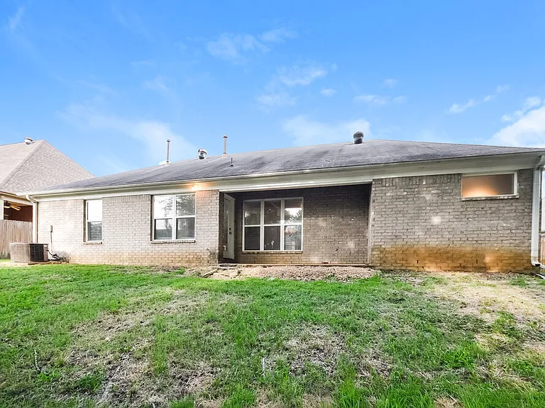 5837 Stonewall Dr — Photo 16