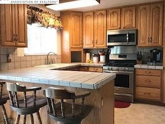 Kitchen with Gas oven