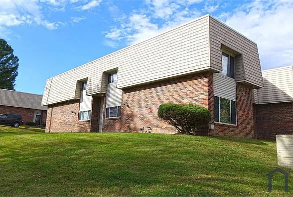 110 Moncrief Dr — Photo 4