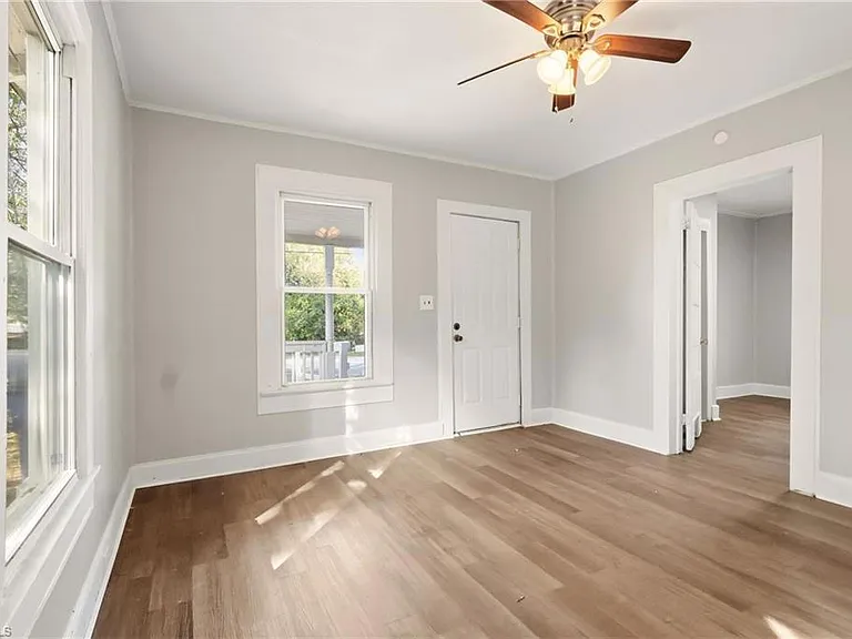 2051 Bloomfield Dr — Photo 14