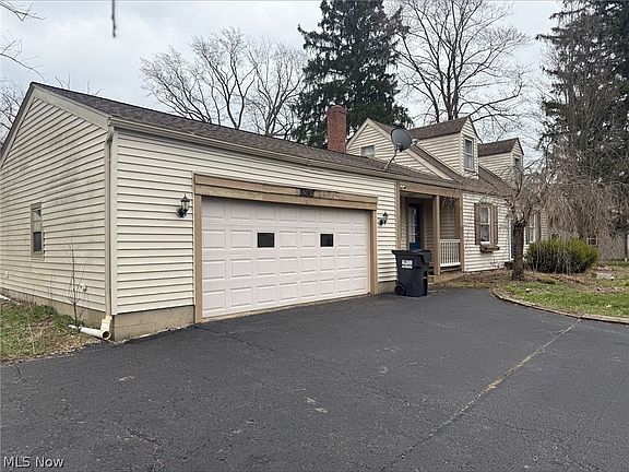 3rd image of 3045 Evelyn Rd