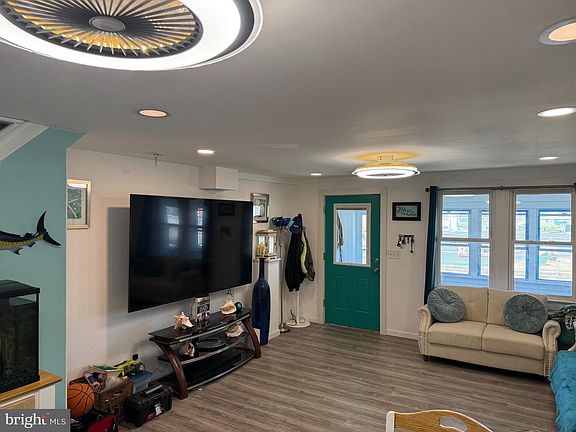 3rd image of 84 E Burlington St