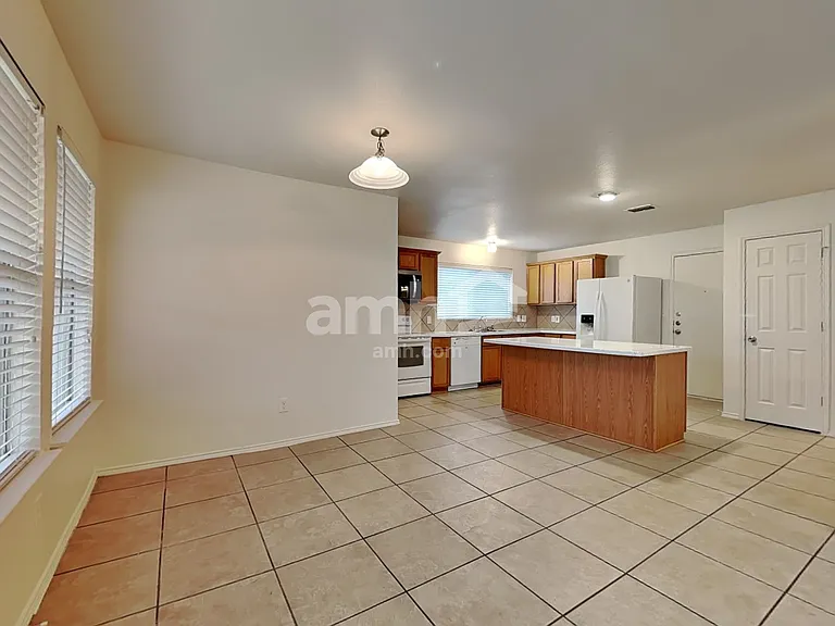 1003 San Antonio Dr — Photo 5