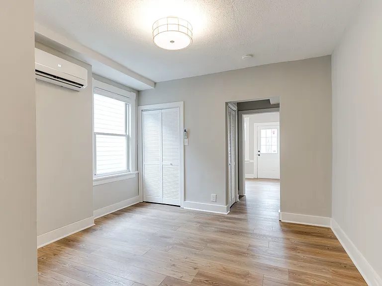 Great Renovated Two Bedroom Apt in the Heart of Church Hill — Photo 8