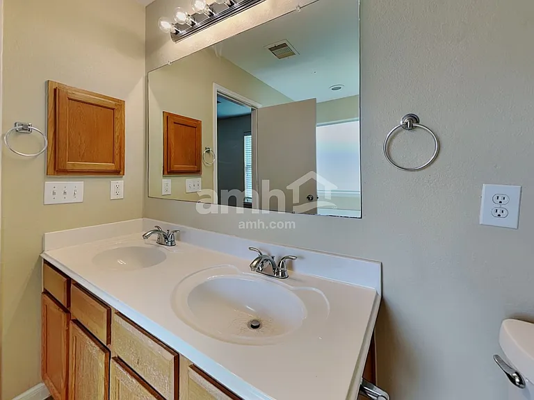 8102 Sweetstone Bluff Ln — Photo 15