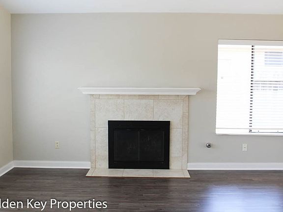 3rd image of 776 Valley Crest Dr
