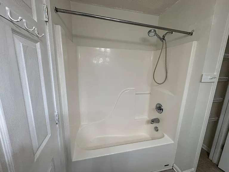 504 Thames Cir — Photo 21