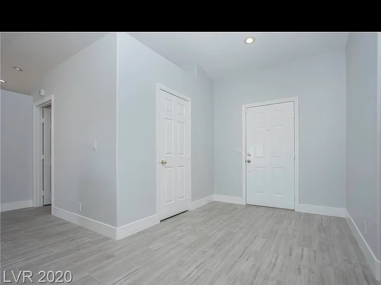 914 Clubview Dr — Photo 5