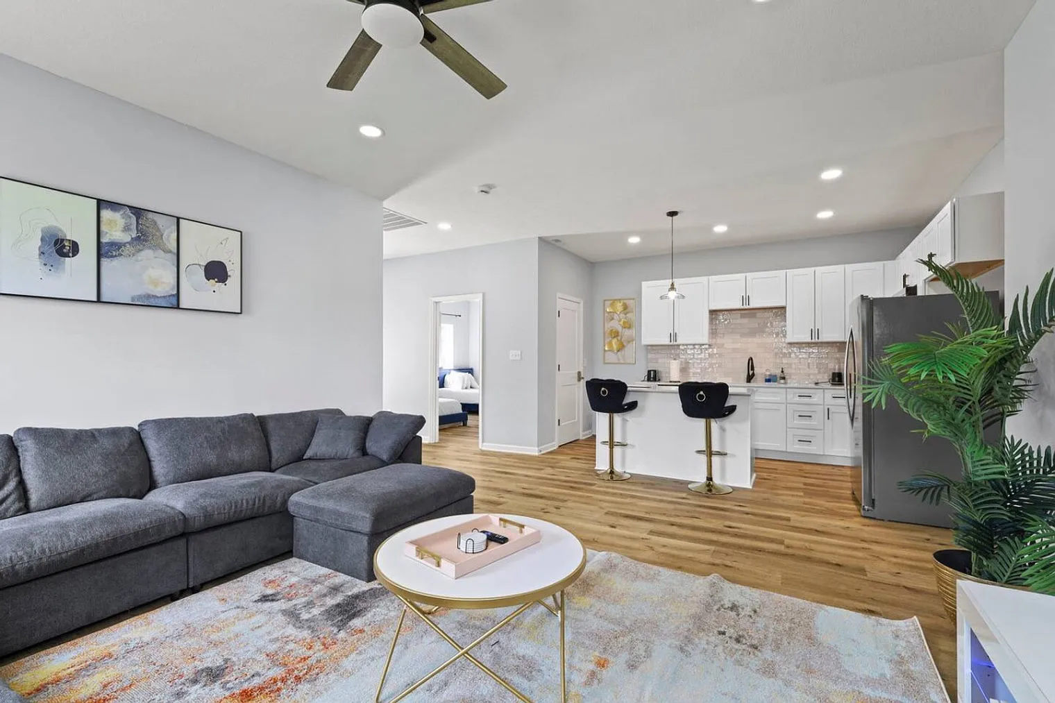 4 bed, 3.0 bath, 6533 sqft, $3,833 — Photo 2