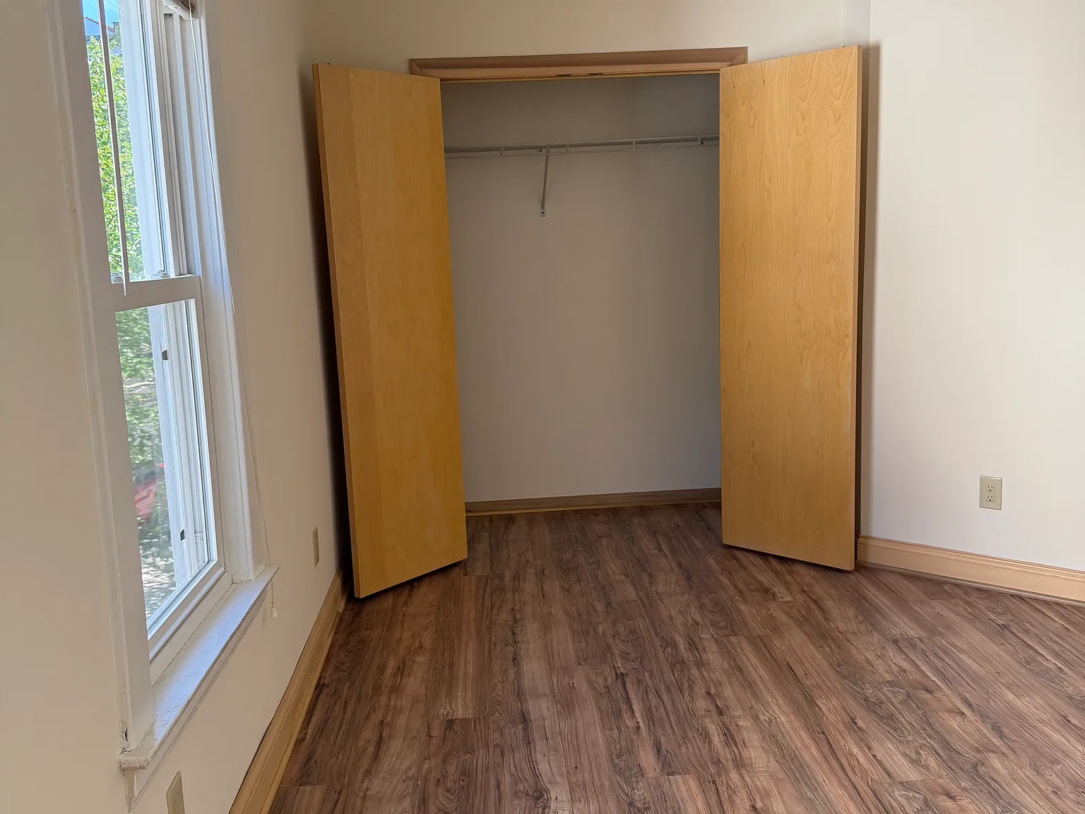 2 bed, 1.5 bath, 1700 sqft, $1,800 — Photo 2