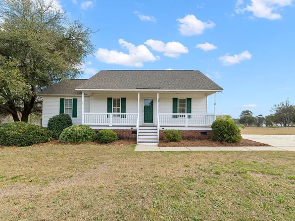 100 Trail Ridge Dr, Benson, NC 27504