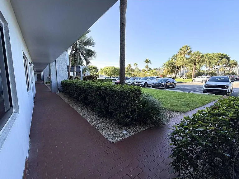 Deste Ct — Photo 3