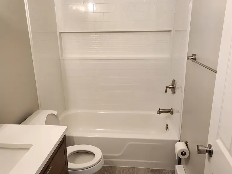 211 Front St #7 — Photo 6