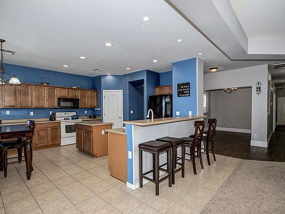 5th image of 17438 W Crocus Dr