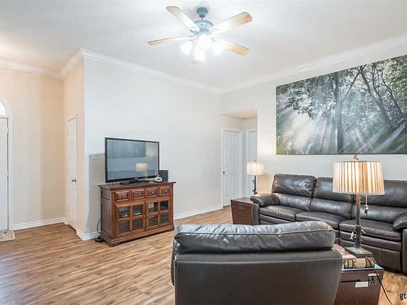 3rd image of 13813 Birchwood Cir