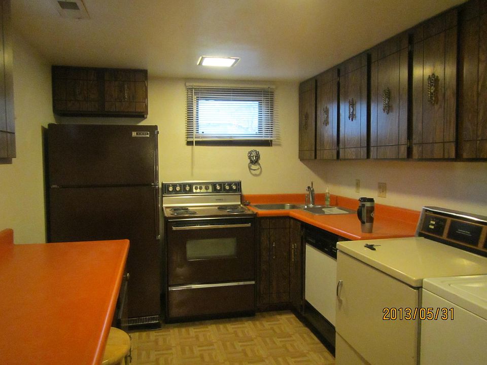 Kitchen with washer, dryer, and dish washer