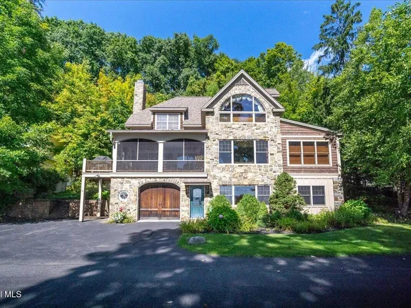 11 Manning Cove Road, Malta, NY 12020