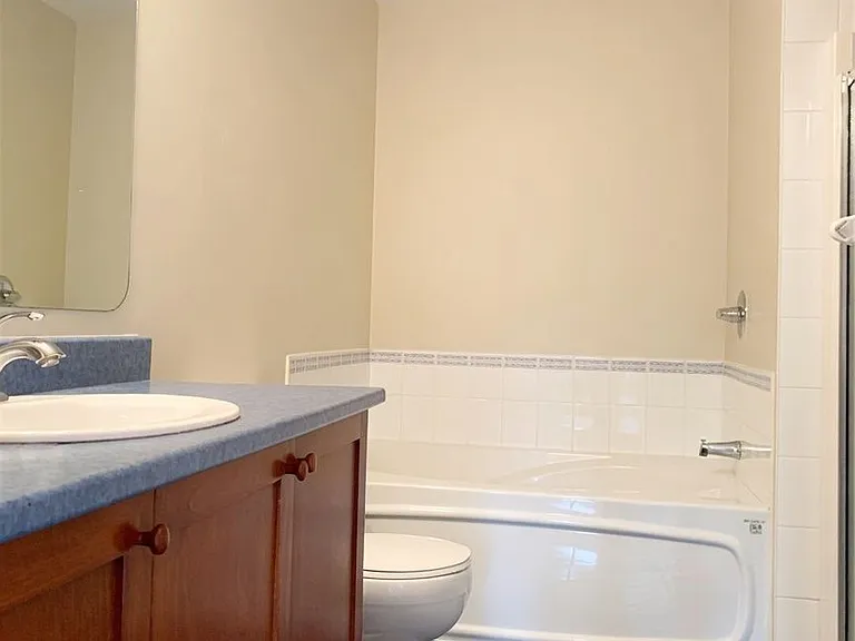 919 Schooner Cres — Photo 12