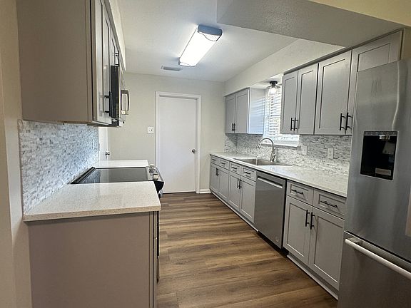5th image of 102 Holly Ln