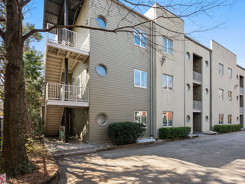 1st image of 15 Waddell St NE Ste 205