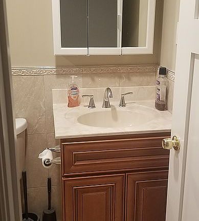 5th image of 678 Huguenot Ave #1
