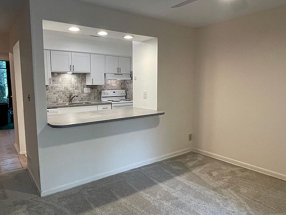 3rd image of 506 Zahn Dr #B