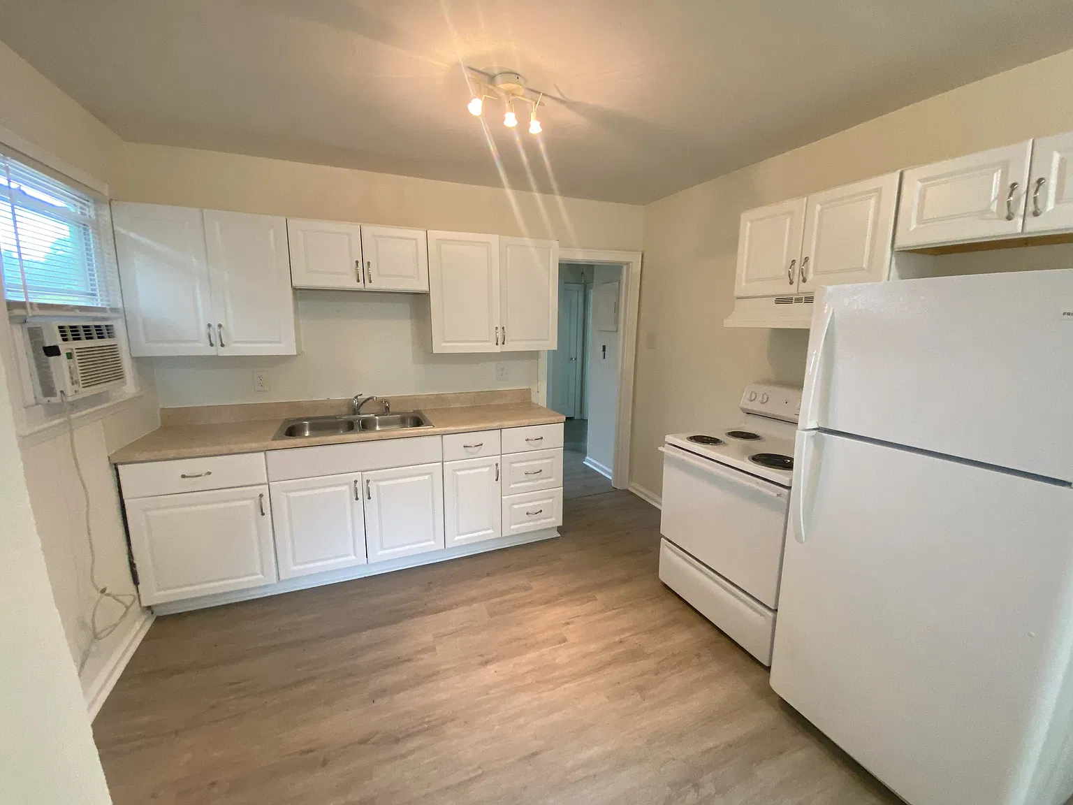 388 Phillips Dr SE — Photo 4