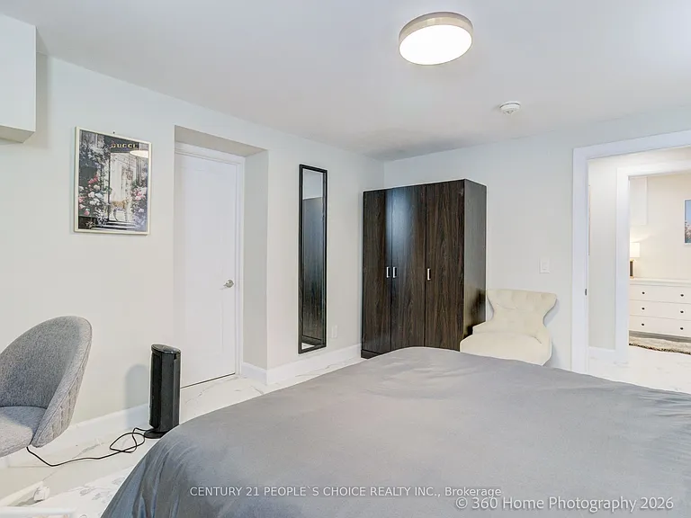 37 Bentworth Ave #LOWER — Photo 22