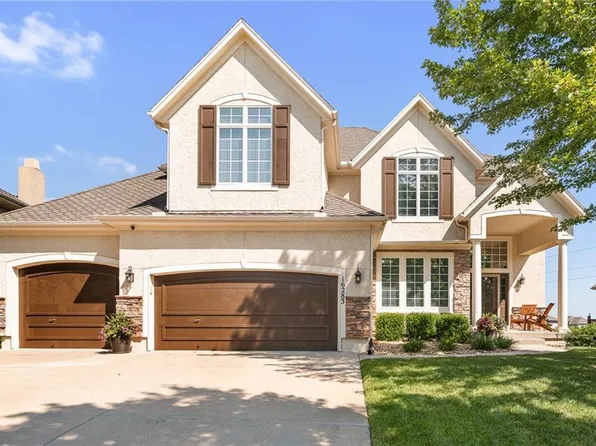 16283 S Summertree Ln, Olathe, KS 66062