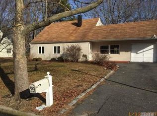 29 S Village Dr, Bellport, NY 11713