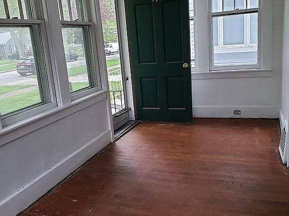 2nd image of 410 Saint Clair St