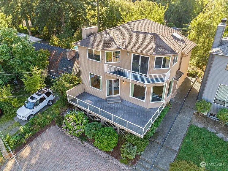 13524 39th Ave NE — Photo 3