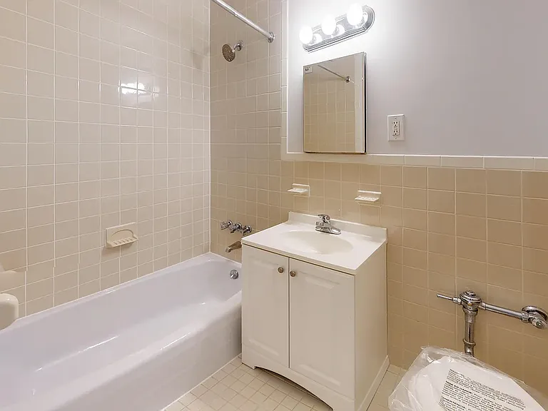 245-20 Grand Central Pkwy #5-E — Photo 15