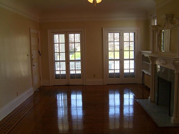 2nd image of 539 Linwood Ave APT 1