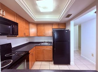 13920 Lake Placid Ct APT B25, Miami Lakes, FL 33014